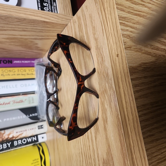 Accessories - Statement glasses